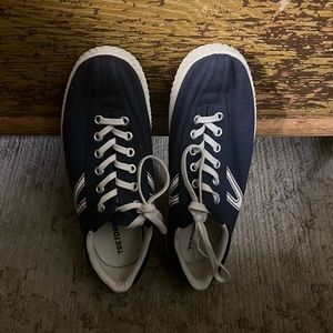 Women’s Tretorn Navy Blue Nylite Sneakers Size 8M or 38 European